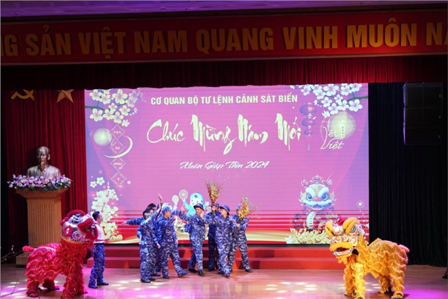 Đêm giao thừa, các tàu cảnh sát biển trực sẵn sàng trên các vùng biển (09/02/2024)